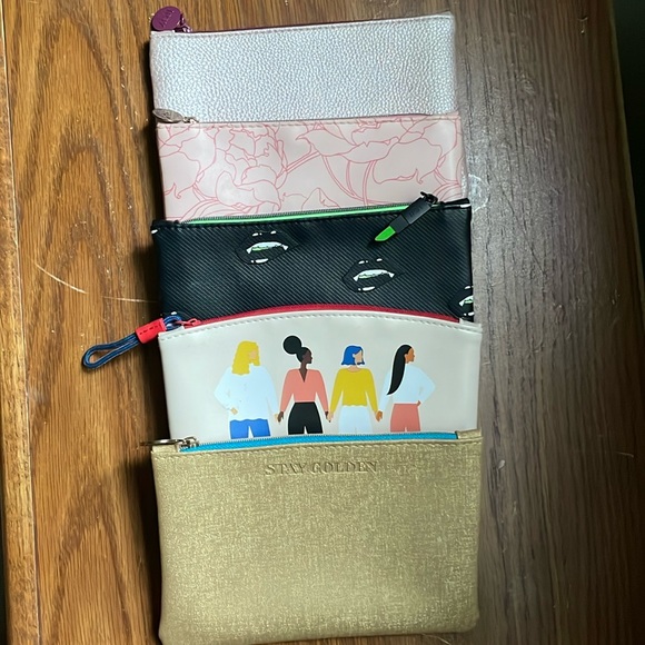 Makeup pouches - Picture 1 of 6